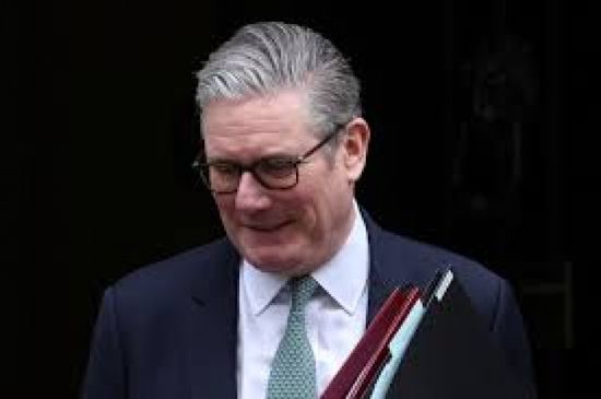 ستارمر يندد بتصريحات الملياردير راتكليف عن استعمار المهاجرين لبريطانيا