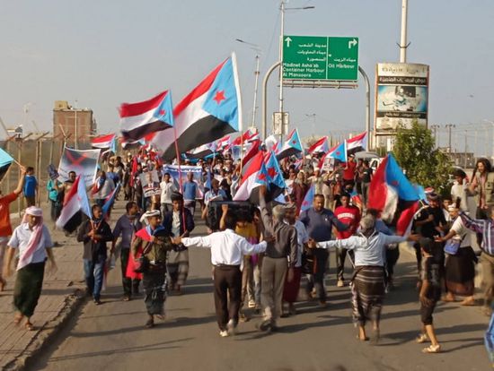 أبناء عدن يتضامنون مع ضحايا الاعتداء على متظاهري شبوة