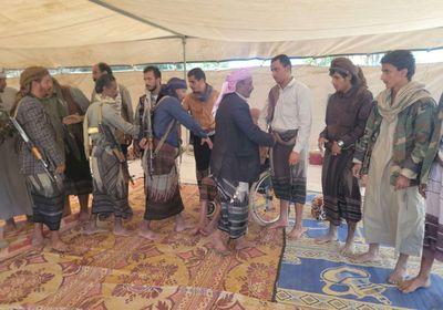 رئيس انتقالي شبوة يؤدي واجب العزاء لذوي شهيدين من ضحايا مجزرة عتق