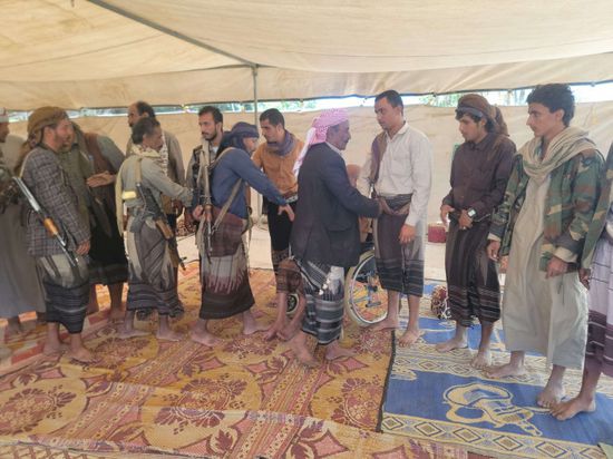 رئيس انتقالي شبوة يؤدي واجب العزاء لذوي شهيدين من ضحايا مجزرة عتق