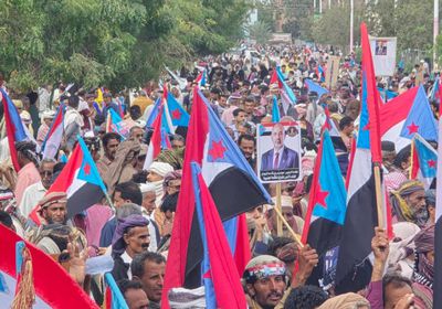 أبناء أبين في ساحة الحرية بزنجبار دعما لقرارات الرئيس الزُبيدي