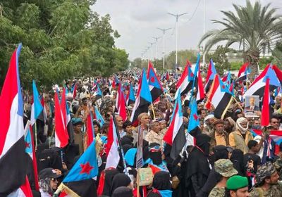 جماهير أبين تردد النشيد الجنوبي خلال فعالية "الثبات والصمود"