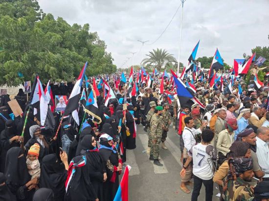 مليونية "الثبات" تجدد التفويض الشعبي للرئيس الزُبيدي