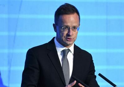 سيارتو لزيلينسكي: لن نعطي أموال الهنغاريين لأوكرانيا