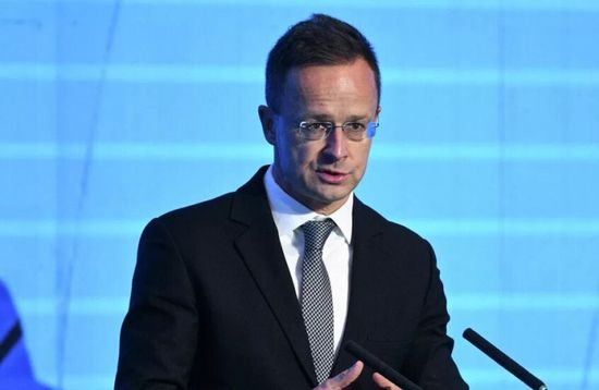 سيارتو لزيلينسكي: لن نعطي أموال الهنغاريين لأوكرانيا