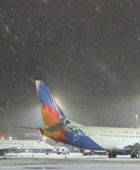 بسبب الثلوج.. فرنسا تطالب شركات الطيران بتقليص رحلاتها