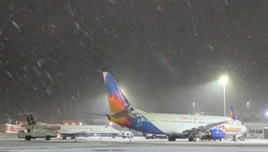 بسبب الثلوج.. فرنسا تطالب شركات الطيران بتقليص رحلاتها