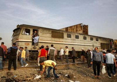 وفاة وإصابة 3 أشخاص بعد اصطدام قطار بعربة نقل في مطروح