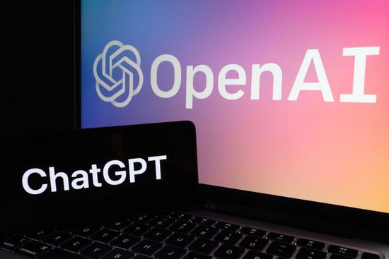 "OpenAI" تعزز أمان "ChatGPT" بميزتي "وضع القفل" و"ملصقات التحذير"