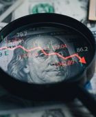 توقعات بتراجع الدولار 10% حال تسريع وتيرة خفض الفائدة