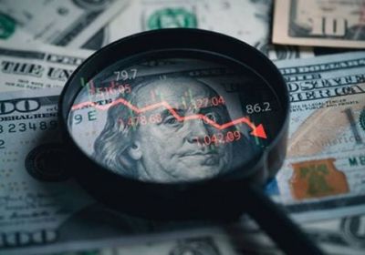 توقعات بتراجع الدولار 10% حال تسريع وتيرة خفض الفائدة