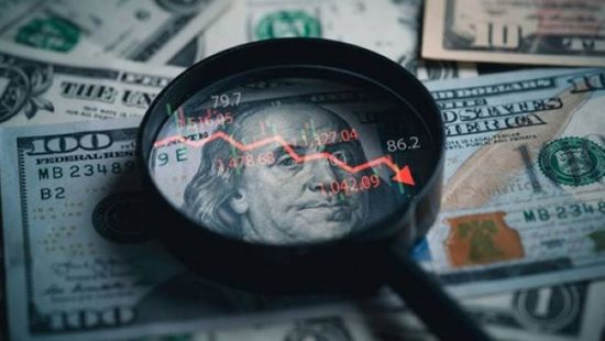 توقعات بتراجع الدولار 10% حال تسريع وتيرة خفض الفائدة