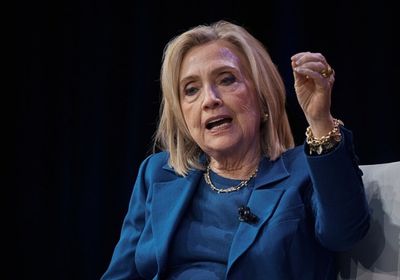 هيلاري كلينتون تهاجم ترامب بسبب أوكرانيا