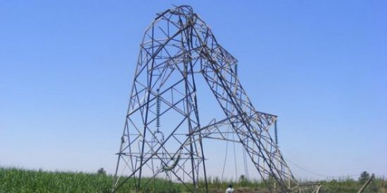 عاصفة عاتية تشل الحركة في نيوزيلندا وتقطع الكهرباء