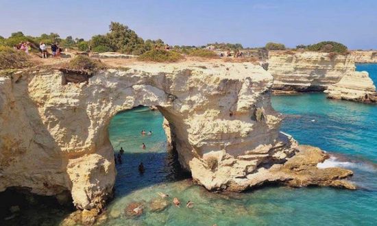 الطقس السيئ يضرب "قوس الحب" في إيطاليا