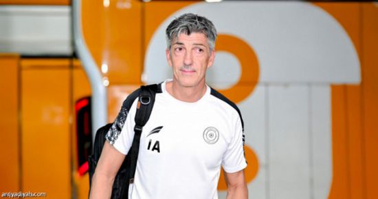 الشباب السعودي ينفصل بالتراضي عن المدرب ألجواسيل