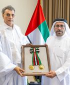 رئيس الإمارات يمنح سفير موريتانيا وسام الاستقلال من الطبقة الأولى
