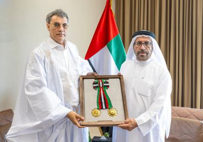 رئيس الإمارات يمنح سفير موريتانيا وسام الاستقلال من الطبقة الأولى