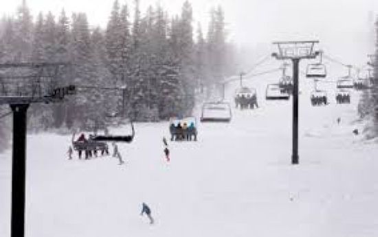 فقدان 10 متزلجين جراء انهيار جليدي في كاليفورنيا