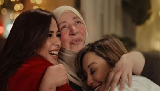 عبلة كامل تكسر سنوات الغياب وتتصدر الترند بإطلالة مفاجئة تهز مواقع التواصل