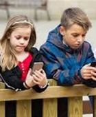 أيرلندا تعتزم فرض قيود على منصات التواصل للمراهقين