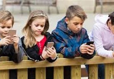 أيرلندا تعتزم فرض قيود على منصات التواصل للمراهقين