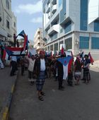 بدء تجمع الجماهير في وقفة بعدن لرفض وزراء الاحتلال اليمني