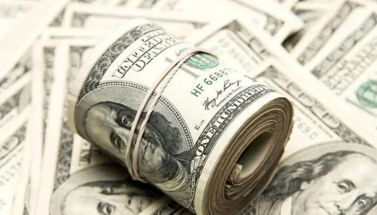 توقعات بتراجع الدولار 10% حال تسريع وتيرة خفض الفائدة