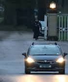 شقيق العاهل البريطاني يغادر مركز الشرطة بعد احتجازه لساعات