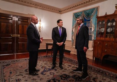 عبدالله بن زايد يبحث مع وزير الخارجية الأمريكي الأوضاع في المنطقة