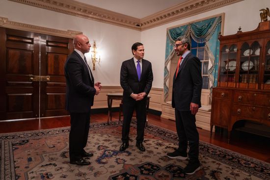 عبدالله بن زايد يبحث مع وزير الخارجية الأمريكي الأوضاع في المنطقة