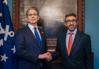 عبدالله بن زايد يلتقي وزير الخزانة الأمريكي في واشنطن