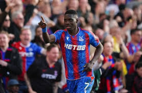 تغريم كريستال بالاس بسبب لافتة استفزازية رفعها مشجعون