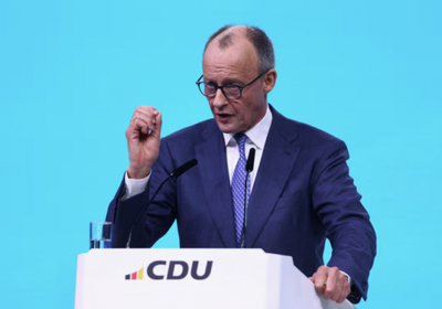 المستشار الألماني يتعهد بالتصدي لليمين المتطرف