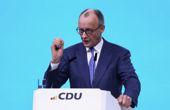 المستشار الألماني يتعهد بالتصدي لليمين المتطرف