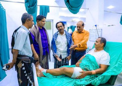 هرهرة يتفقد مصابي الوقفة السلمية أمام بوابة قصر معاشيق