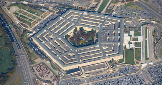 واشنطن تحمي قواعدها تحسبًا لأي ضربة على إيران