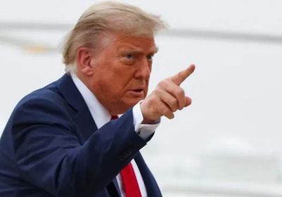 ترامب يتحدى قرار المحكمة العليا ويفرض رسومًا جمركية