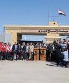 &nbsp;دفعة جديدة من العائدين الفلسطينيين تعبر رفح.. واستقبال طبي للجرحى في مصر