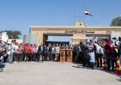 &nbsp;دفعة جديدة من العائدين الفلسطينيين تعبر رفح.. واستقبال طبي للجرحى في مصر