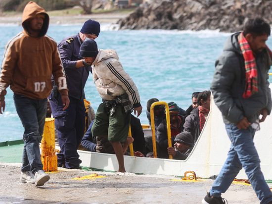مأساة قبالة كريت: انتشال جثث ثلاثة مهاجرين وإنقاذ 20 في عملية بحرية واسعة