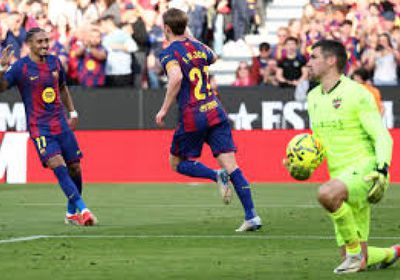 برشلونة يستعيد صدارة الدوري الإسباني بفوزه 3-صفر على ليفانتي