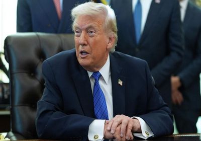 ترامب يجدد هجومه على المحكمة العليا ويتعهد بفرض رسوم أخرى