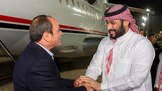 الرئيس السيسي يصل مطار الملك عبد العزيز في جدة