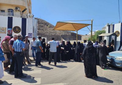 إغلاق مقار المجلس الانتقالي بعدن.. خطوة استفزازية تنذر بنيران غضب جنوبية