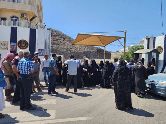 إغلاق مقار المجلس الانتقالي بعدن.. خطوة استفزازية تنذر بنيران غضب جنوبية