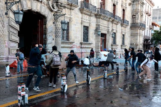 الأصول المكسيكية تحت الضغط وسط اضطرابات أمنية