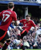 مانشستر يونايتد يفوز بصعوبة على إبفرتون