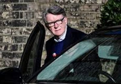 الشرطة البريطانية تطلق سراح السفير السابق بيتر ماندلسون بكفالة بعد توقيفه