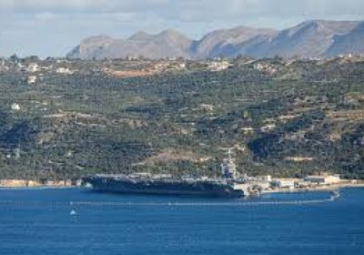 وصول أكبر حاملة طائرات في العالم إلى القاعدة الأميركية في كريت باليونان